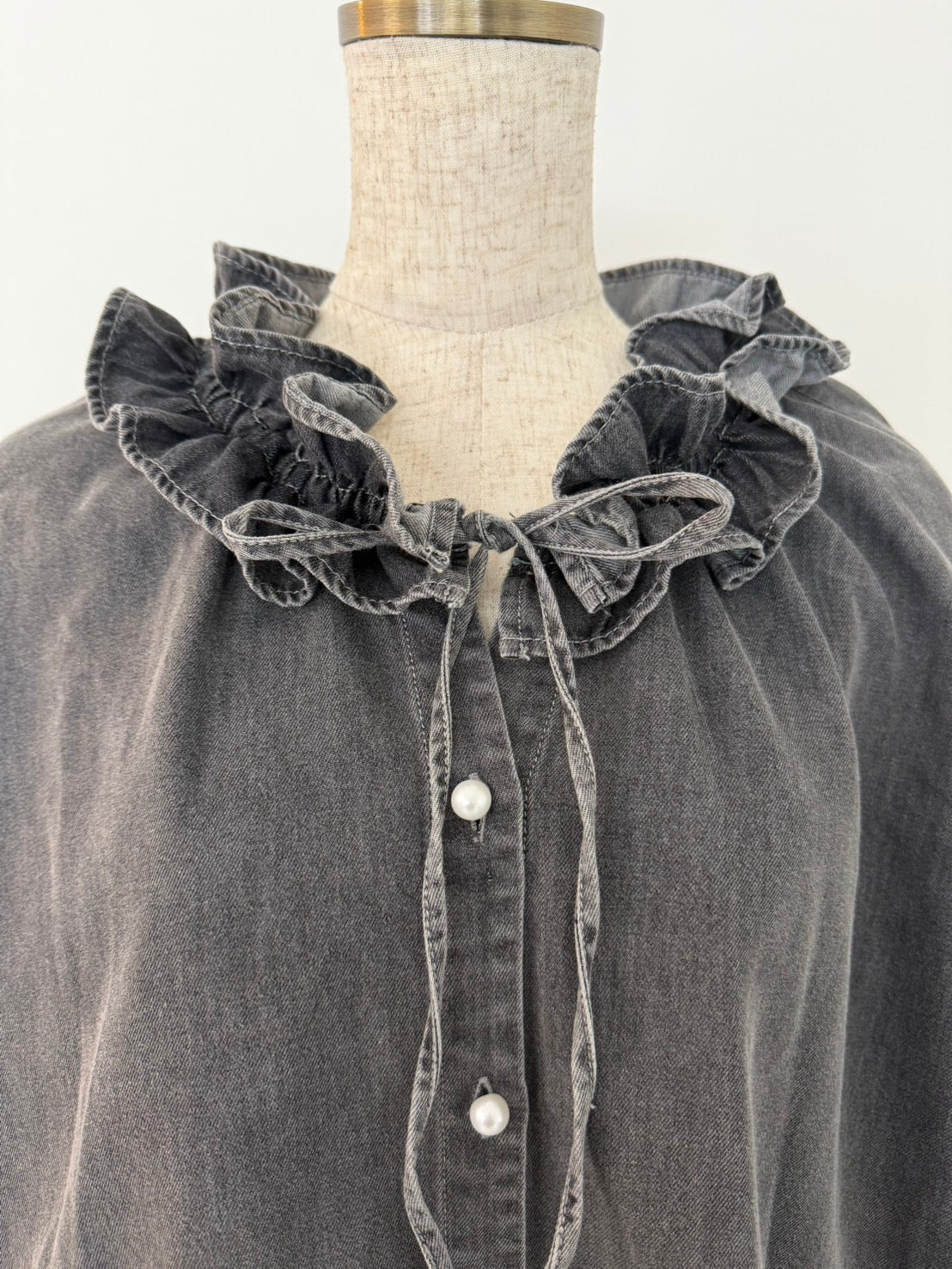 デニムフリルブラウス