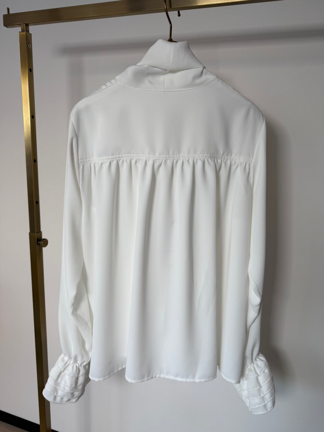 細見えピンタックブラウス