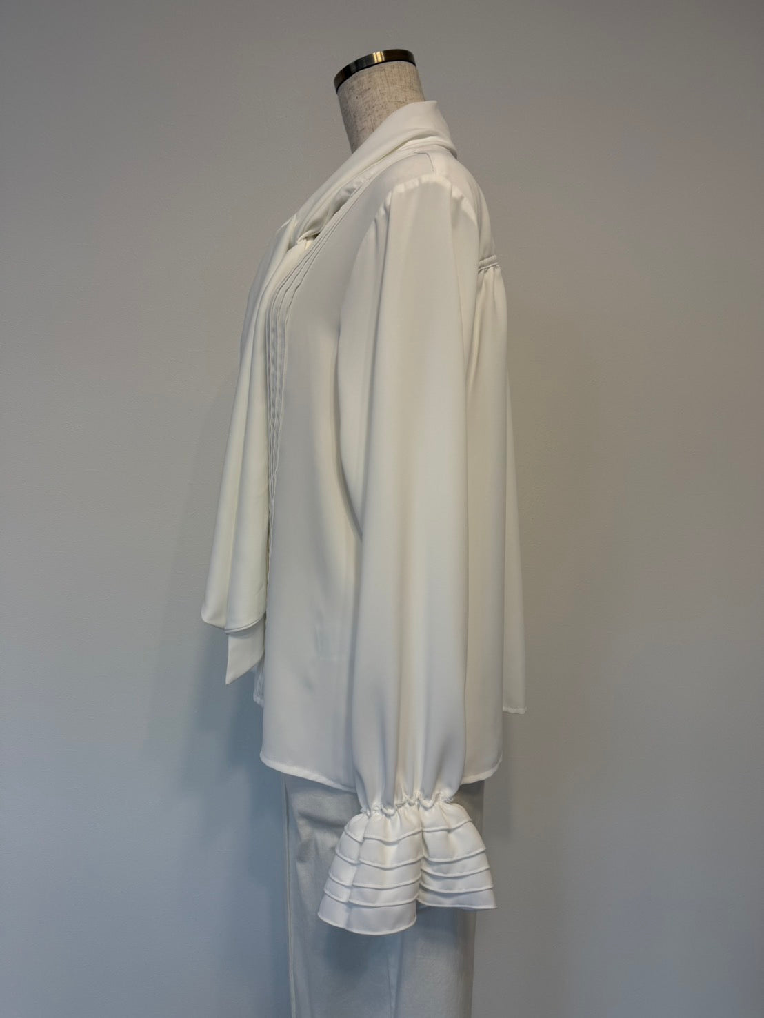 細見えピンタックブラウス