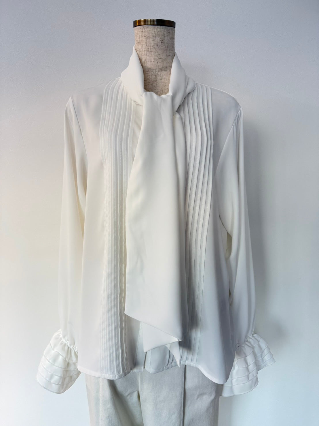 細見えピンタックブラウス