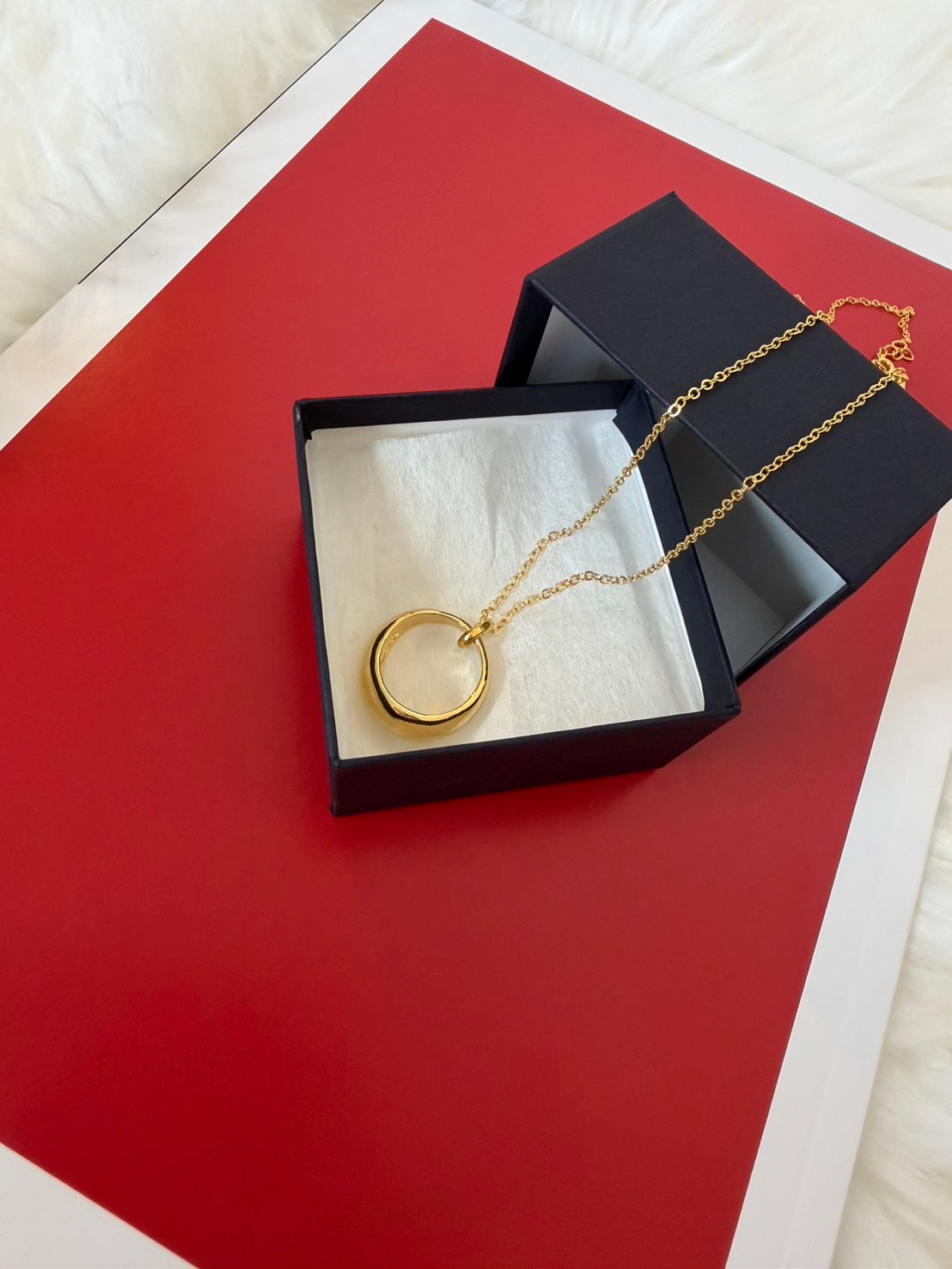 ロングループネックレス