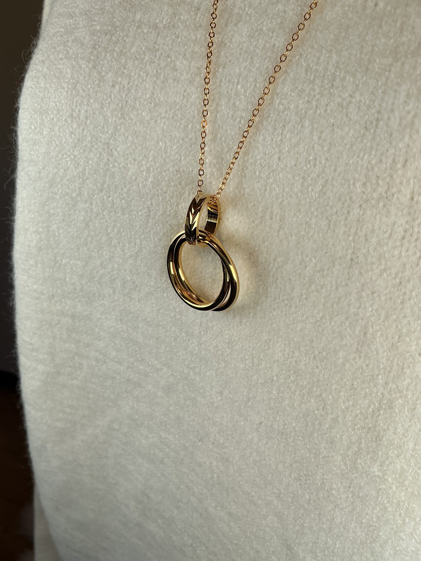 ロングループネックレス