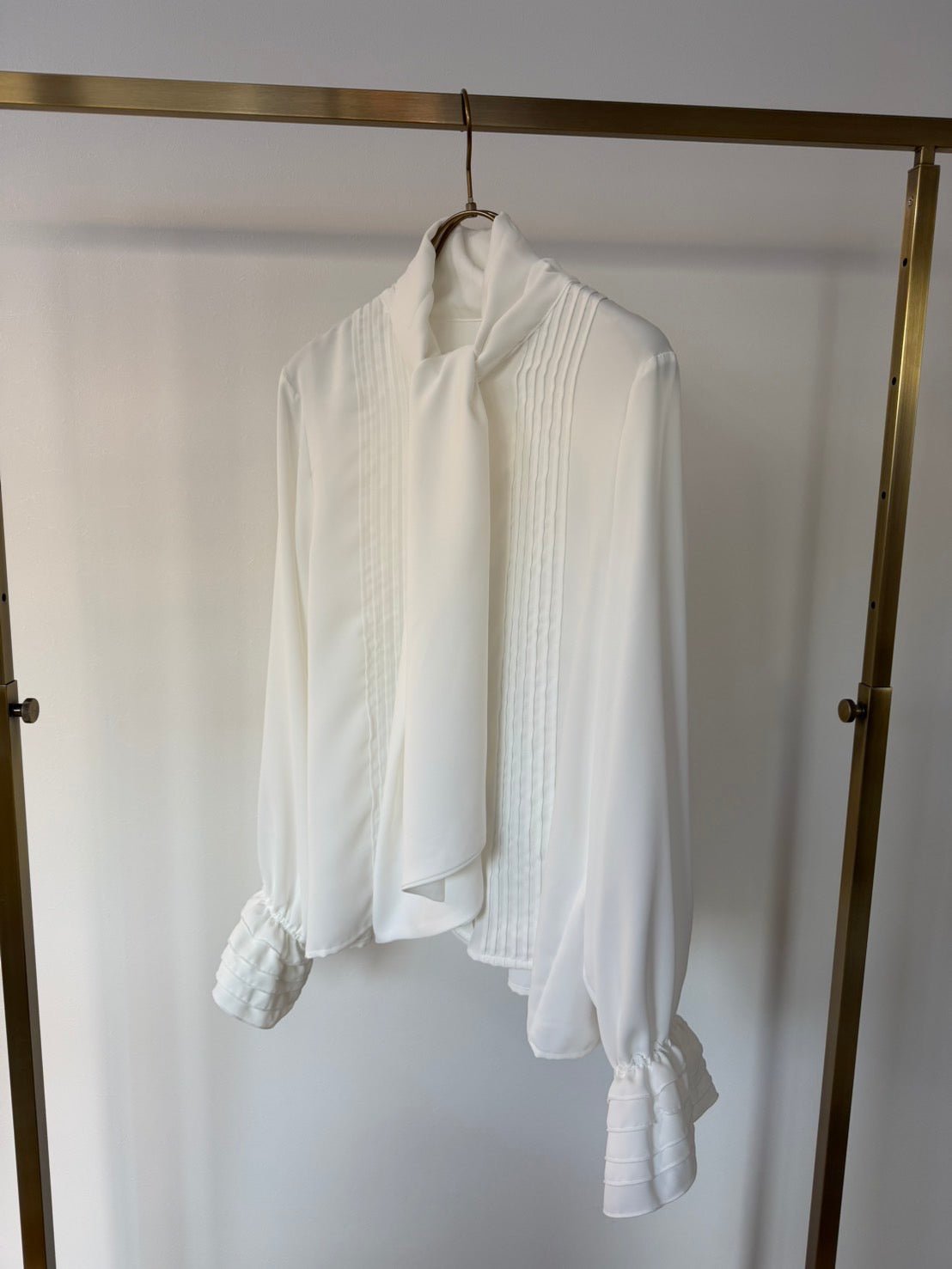 細見えピンタックブラウス