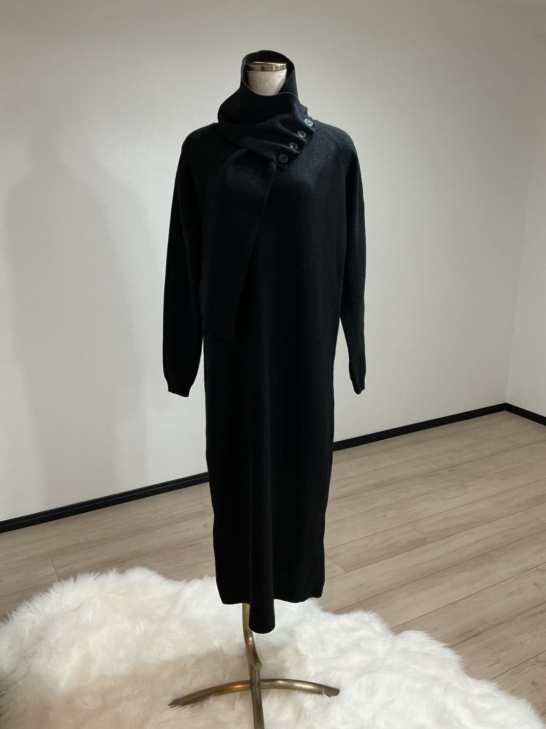 取り外しマフラー付きニットワンピース