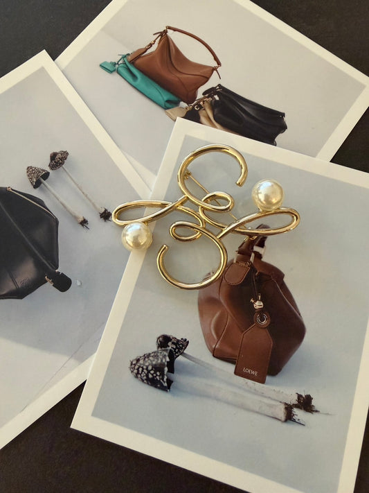 パール付きブローチ