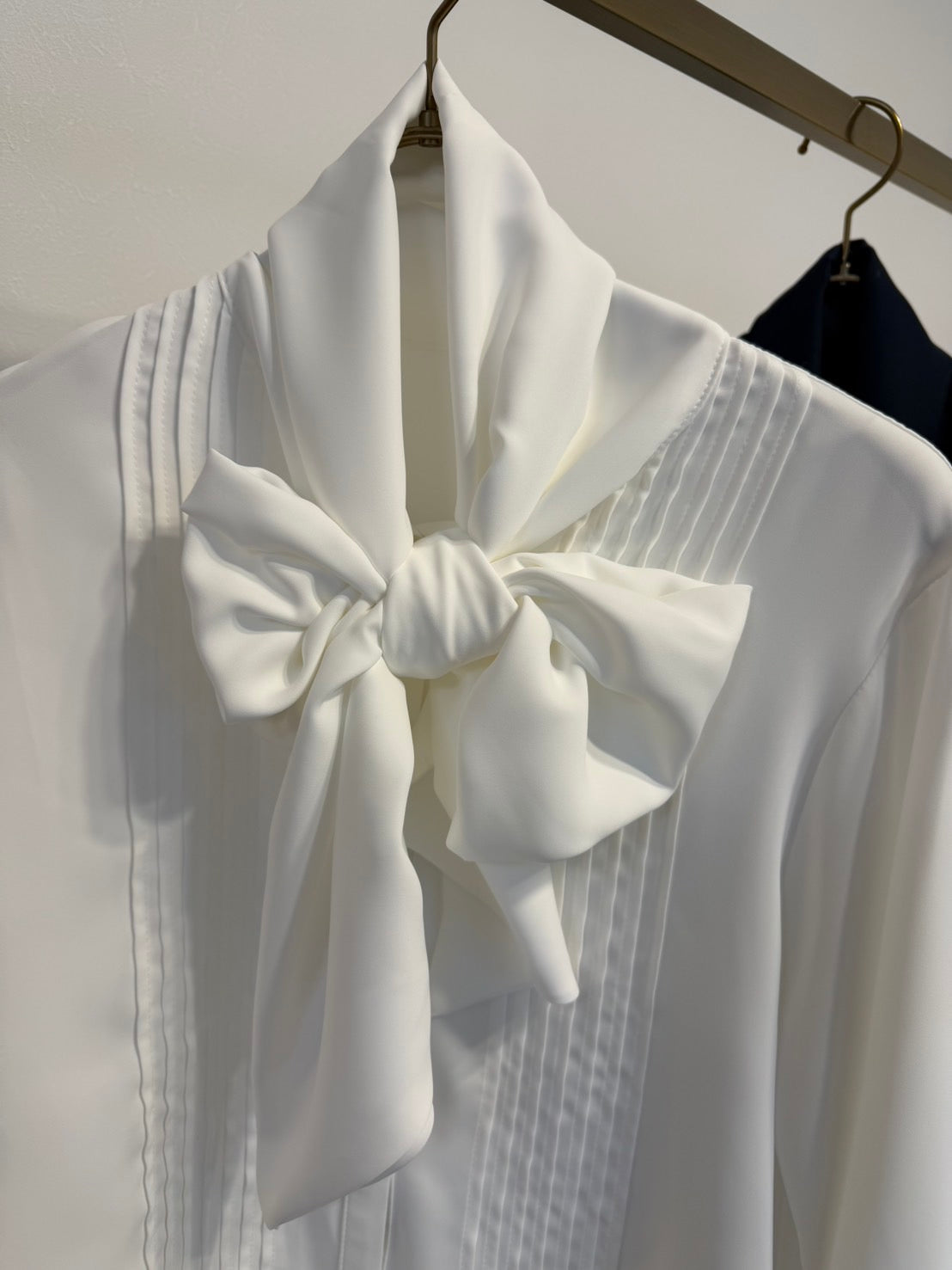 細見えピンタックブラウス