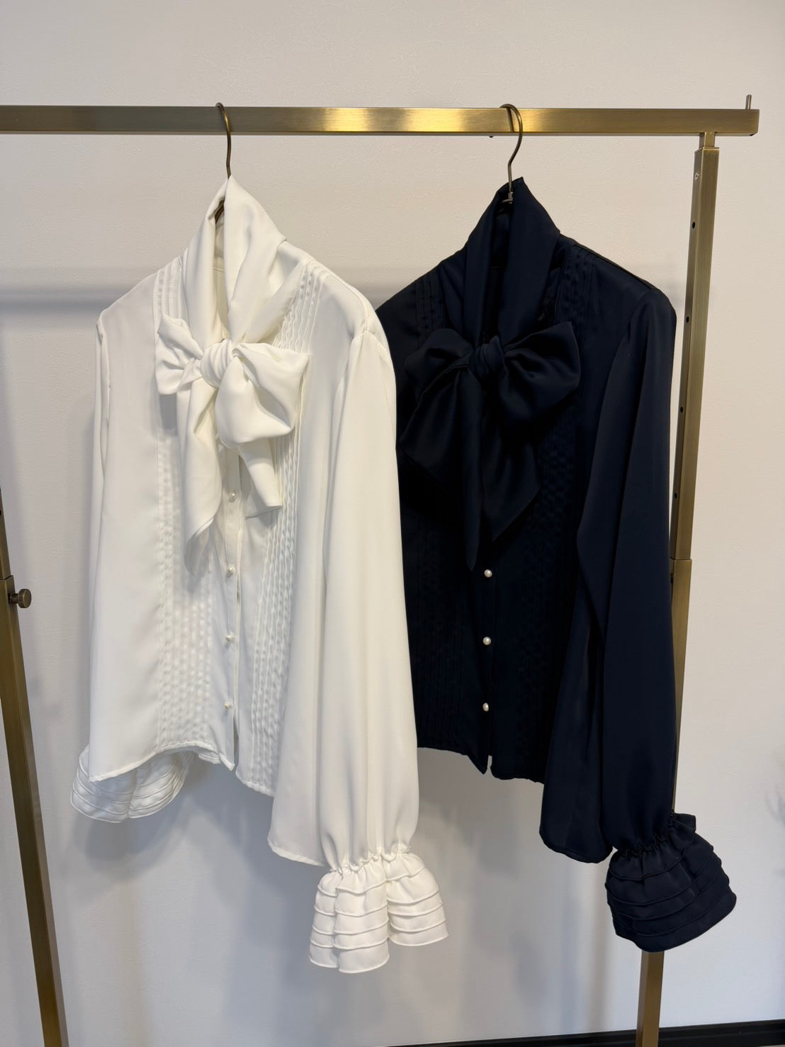 細見えピンタックブラウス