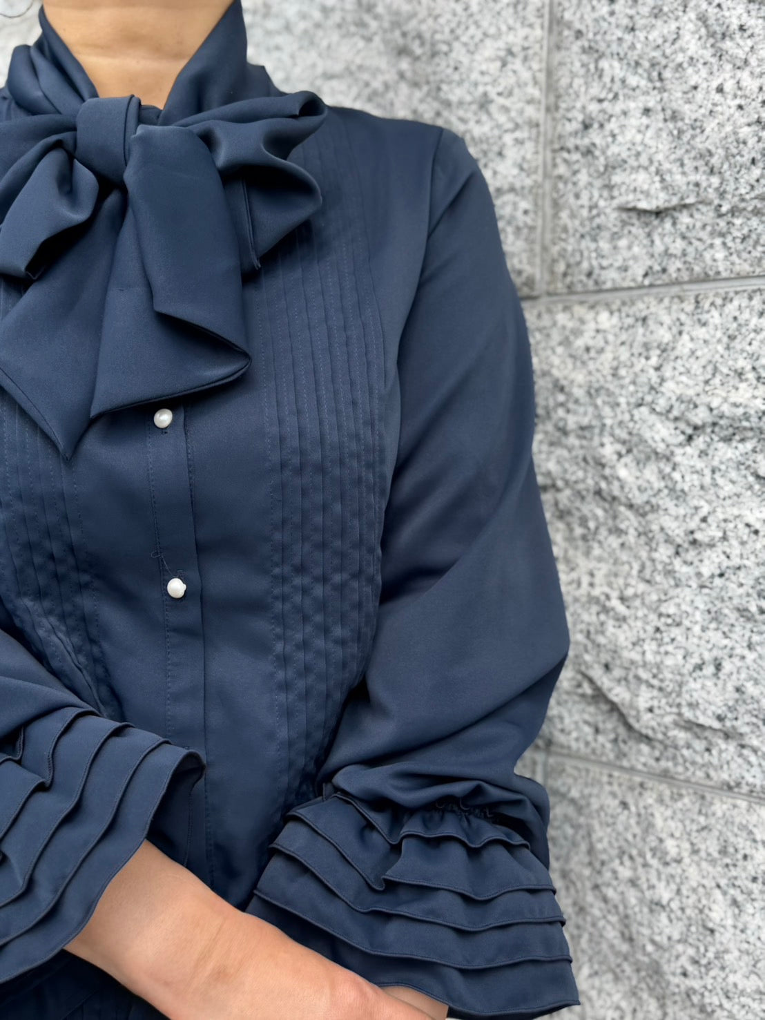 細見えピンタックブラウス