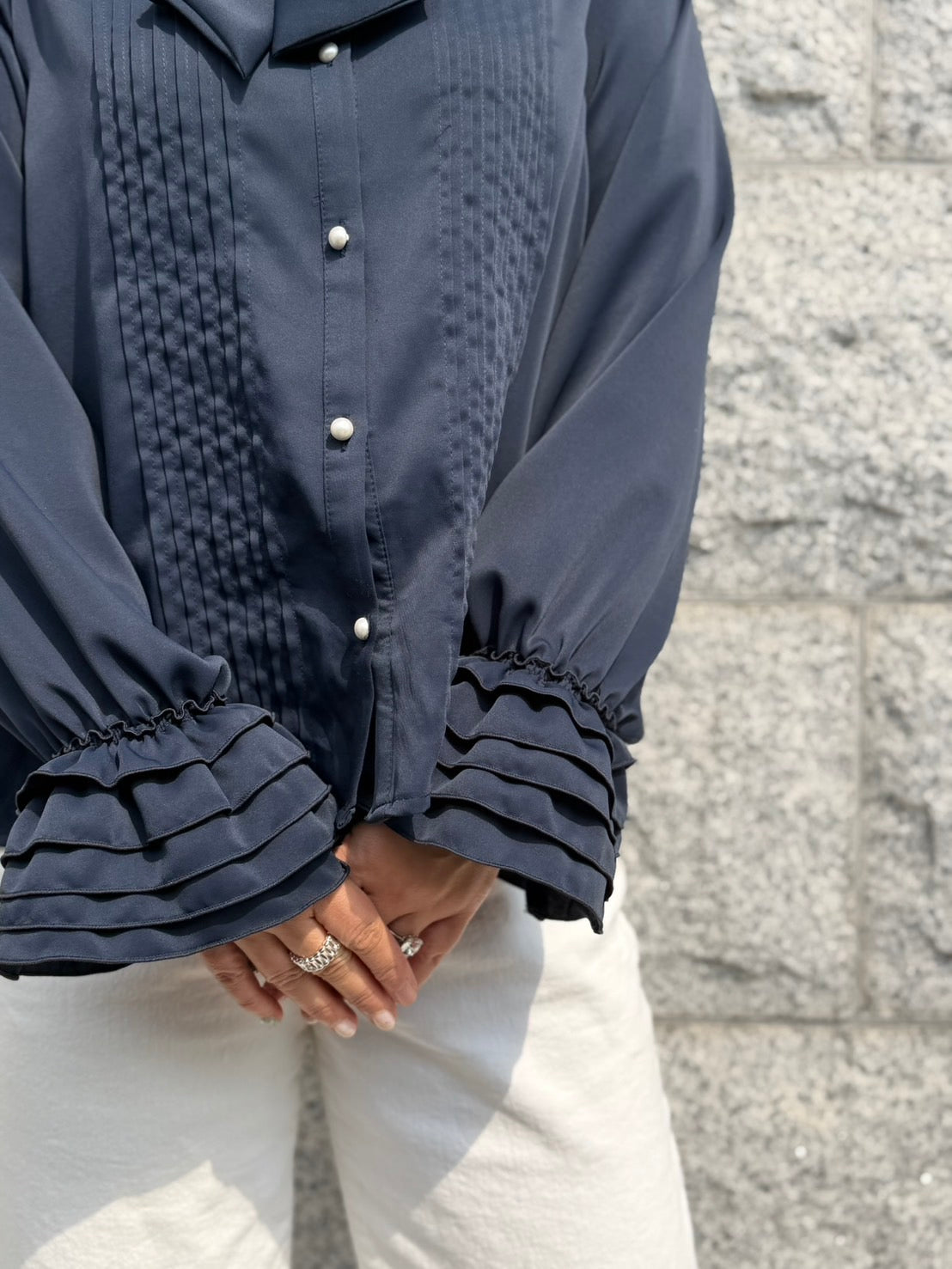 細見えピンタックブラウス